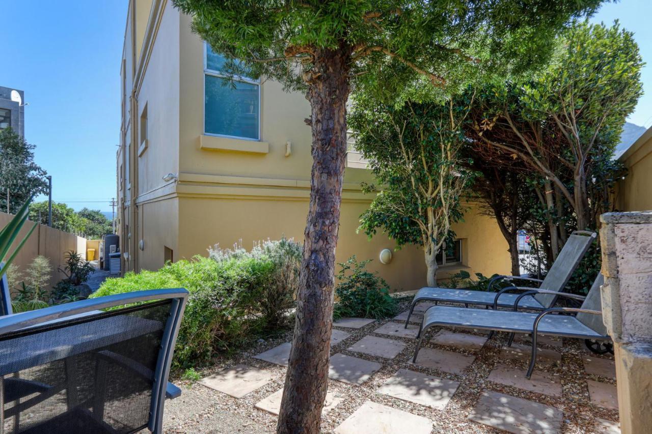 Apartment Backup-powered Camps Bay Garden