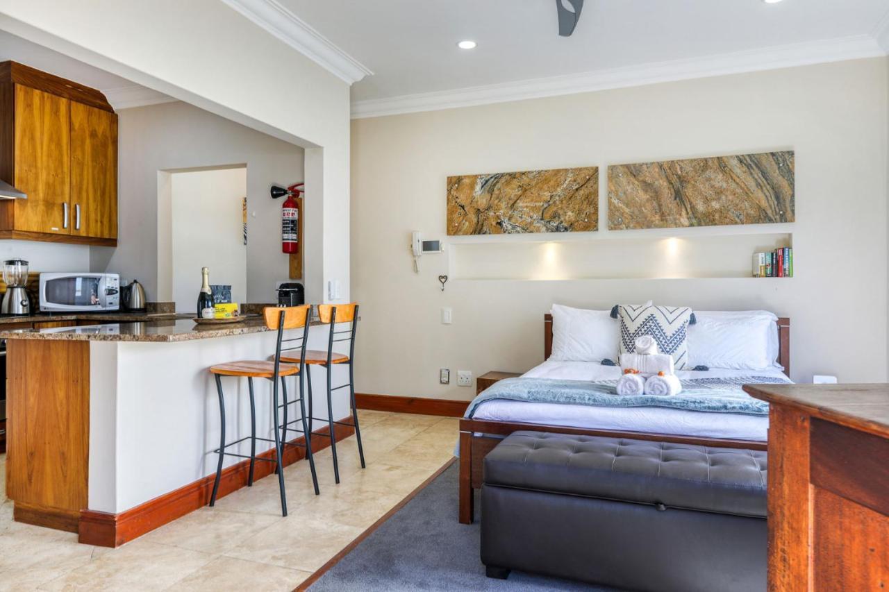 Apartment Backup-powered Camps Bay Garden *