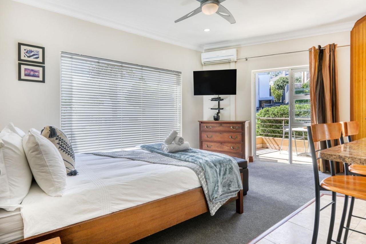 Backup-powered Camps Bay Garden Apartment *